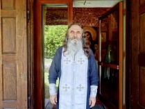 Божественная Литургия в храме Илии Пророка в поселке Агудзера. Службу возглавил настоятель храма иерей Далмат Гопия.